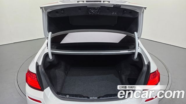BMW 5-Series 2016 — photo 20
