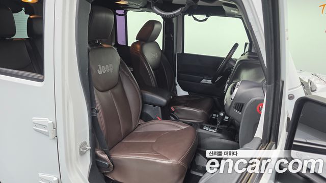 Jeep Wrangler 2015 — photo 12