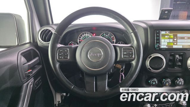Jeep Wrangler 2015 — photo 13