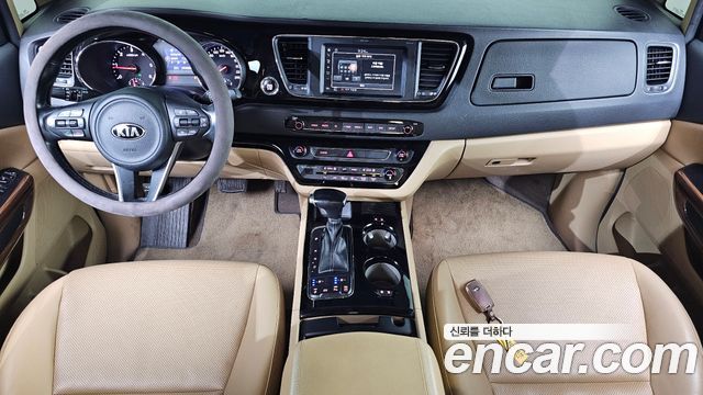 Kia Canival 2018 — photo 10