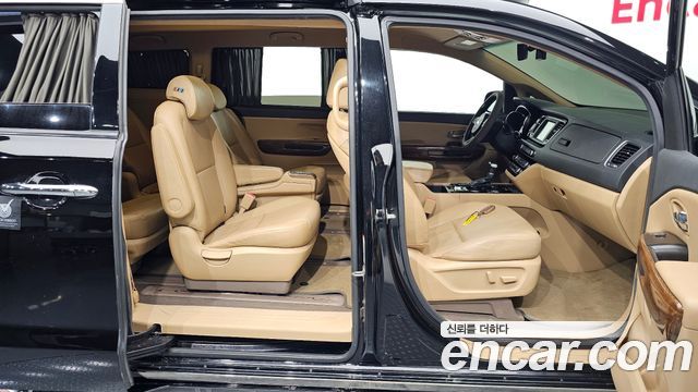 Kia Canival 2018 — photo 18