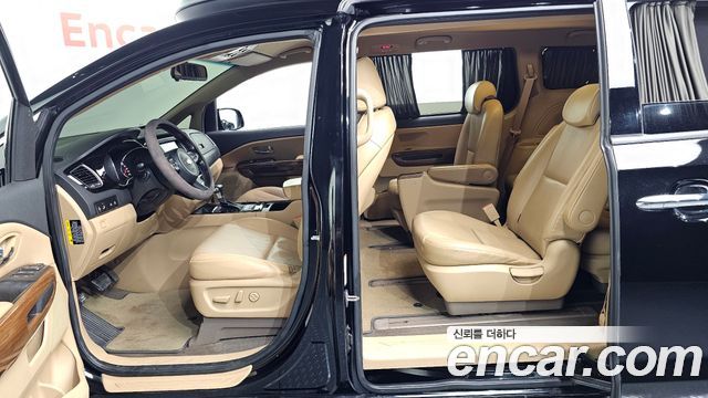 Kia Canival 2018 — photo 19