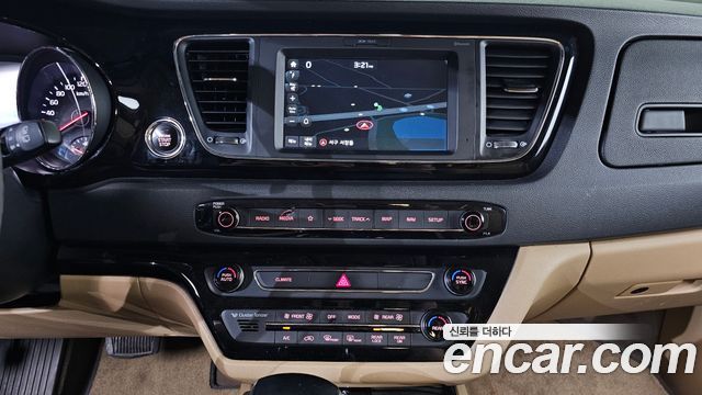Kia Canival 2018 — photo 26