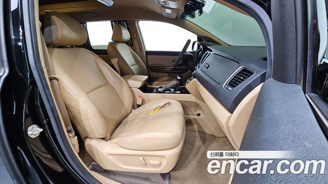 Kia Canival 2018 — photo 16