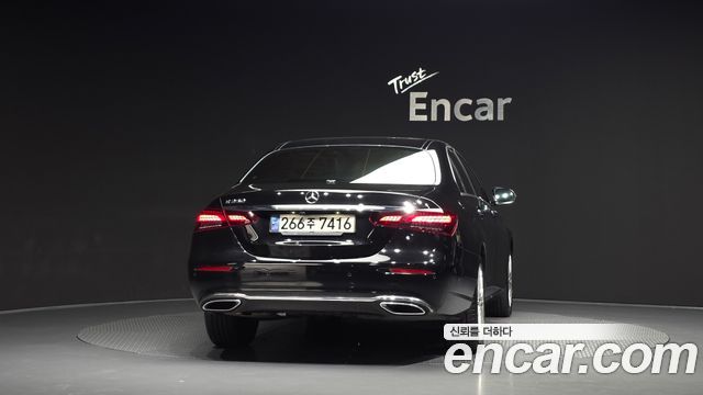 Mercedes-Benz E-Class 2021 — photo 4