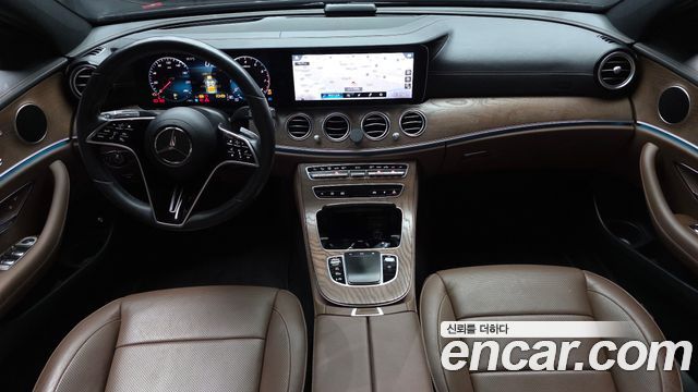 Mercedes-Benz E-Class 2021 — photo 10