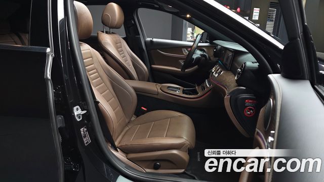 Mercedes-Benz E-Class 2021 — photo 16