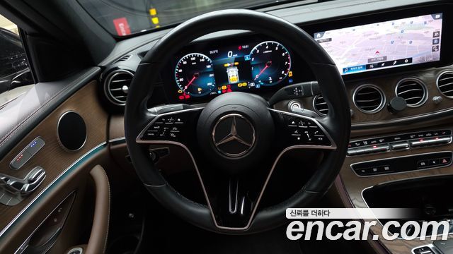 Mercedes-Benz E-Class 2021 — photo 18