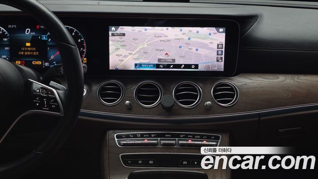 Mercedes-Benz E-Class 2021 — photo 20