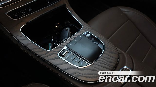 Mercedes-Benz E-Class 2021 — photo 23