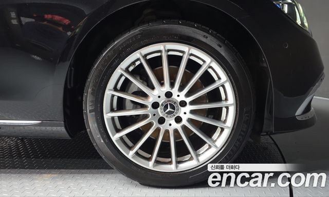 Mercedes-Benz E-Class 2021 — photo 7