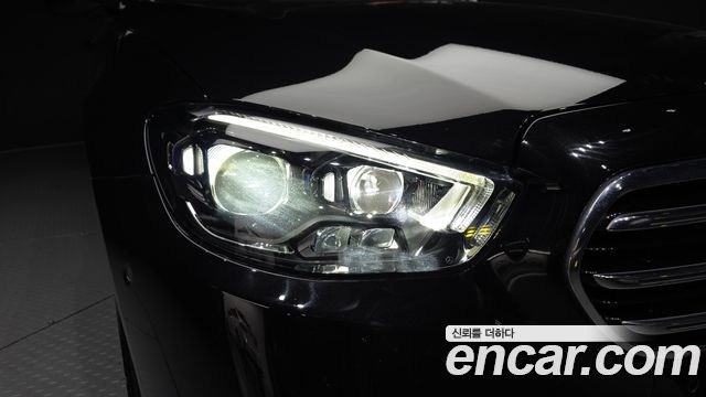 Mercedes-Benz E-Class 2021 — photo 8