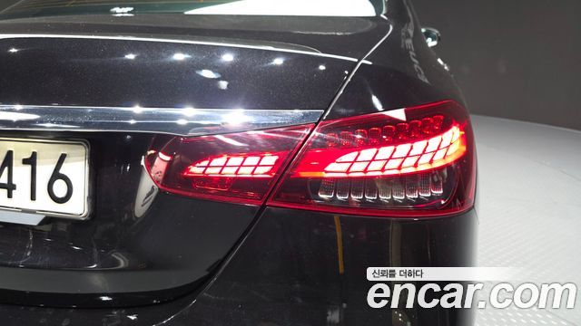 Mercedes-Benz E-Class 2021 — photo 9