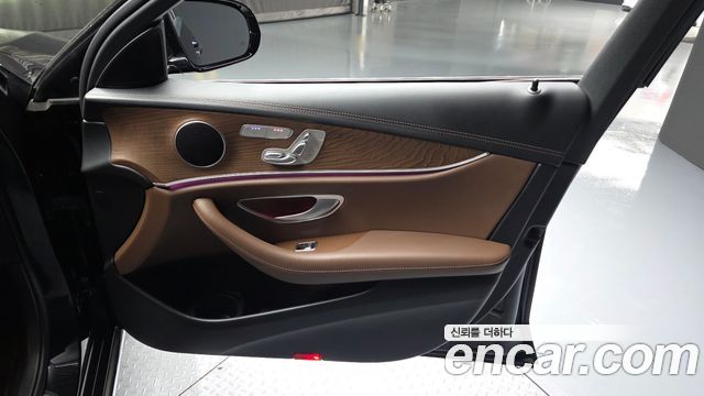 Mercedes-Benz E-Class 2021 — photo 14