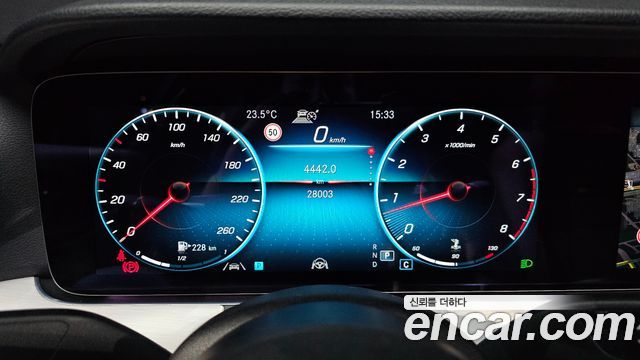 Mercedes-Benz E-Class 2021 — photo 11