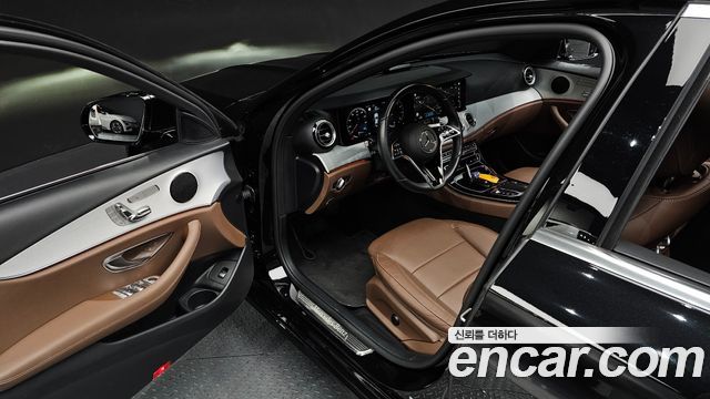 Mercedes-Benz E-Class 2021 — photo 13