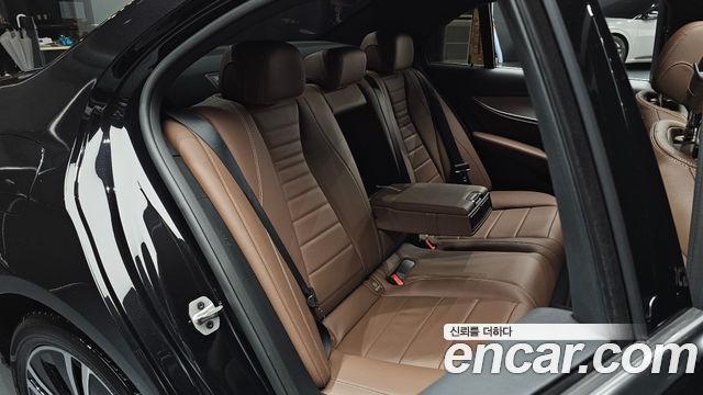 Mercedes-Benz E-Class 2021 — photo 17