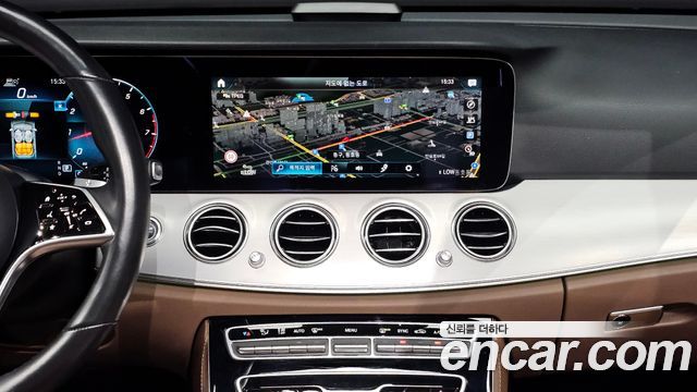 Mercedes-Benz E-Class 2021 — photo 18