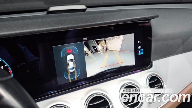 Mercedes-Benz E-Class 2021 — photo 20