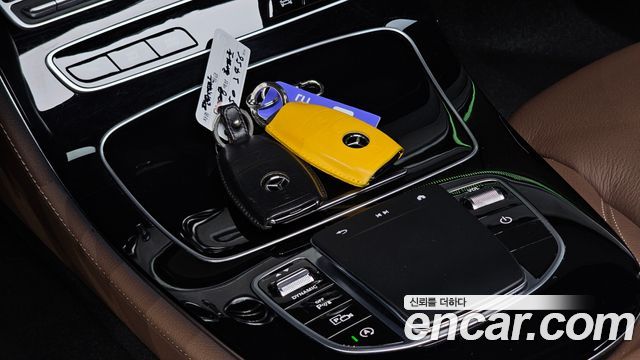 Mercedes-Benz E-Class 2021 — photo 21