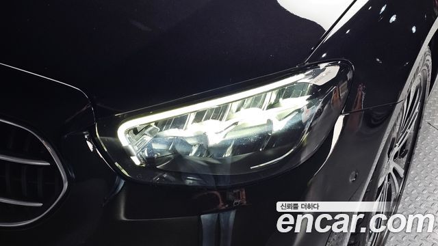 Mercedes-Benz E-Class 2021 — photo 8