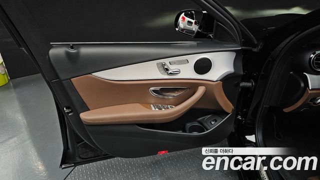 Mercedes-Benz E-Class 2021 — photo 14