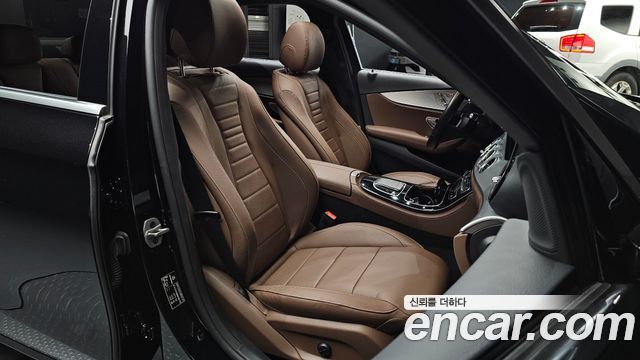Mercedes-Benz E-Class 2021 — photo 16