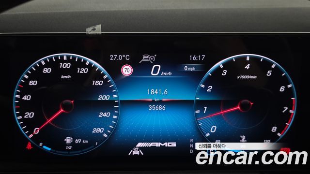 Mercedes-Benz GLB-Class 2023 — photo 11