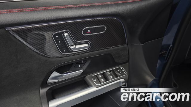 Mercedes-Benz GLB-Class 2023 — photo 26