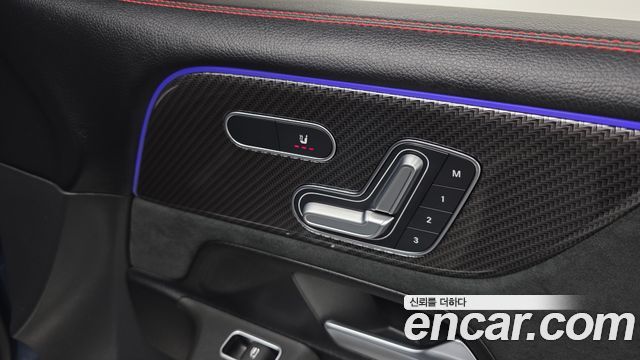 Mercedes-Benz GLB-Class 2023 — photo 29