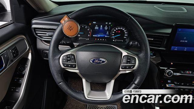 Ford Explorer 2021 — photo 19