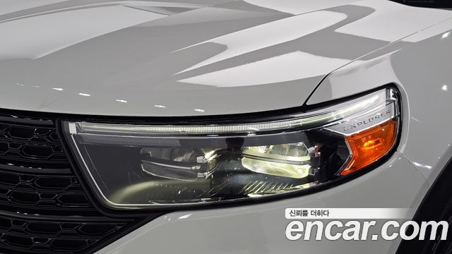 Ford Explorer 2021 — photo 8