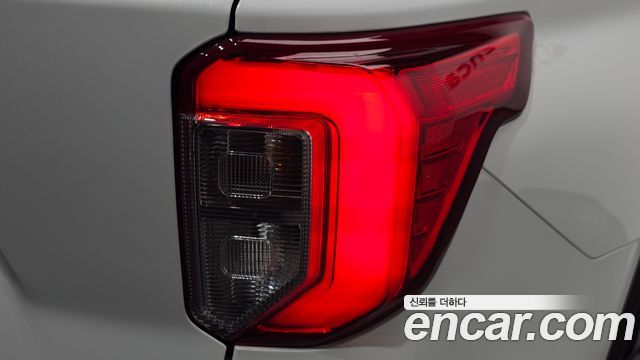 Ford Explorer 2021 — photo 9