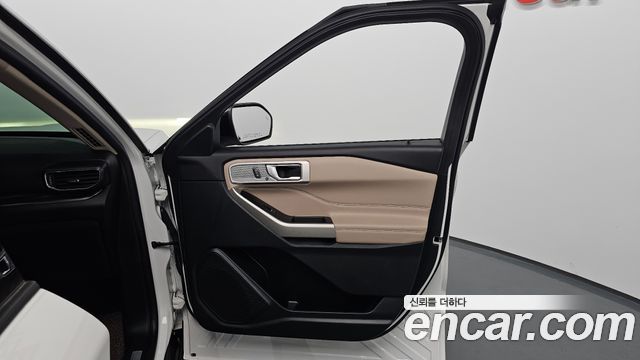 Ford Explorer 2021 — photo 14