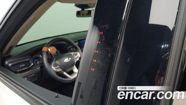 Ford Explorer 2021 — photo 32