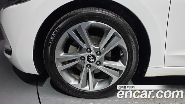Hyundai AVANTE 2018 — photo 5