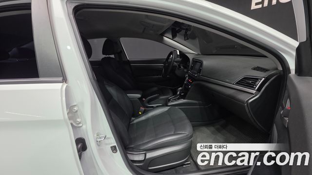 Hyundai AVANTE 2018 — photo 10
