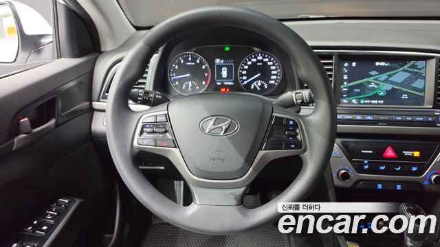 Hyundai AVANTE 2018 — photo 12
