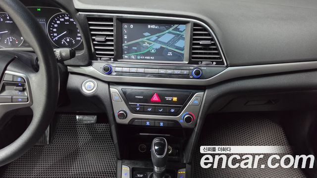 Hyundai AVANTE 2018 — photo 14