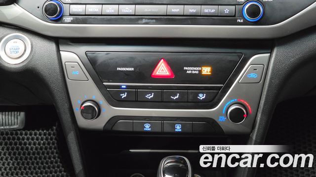Hyundai AVANTE 2018 — photo 16