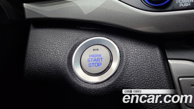 Hyundai AVANTE 2018 — photo 17