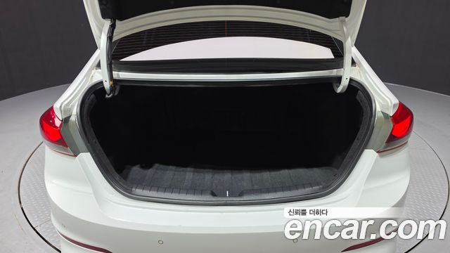 Hyundai AVANTE 2018 — photo 20