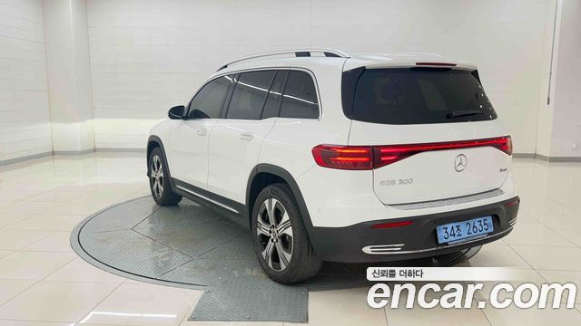 Mercedes-Benz EQB 2026 — photo 2