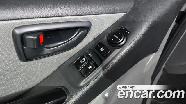 Hyundai Starex 2013 — photo 27