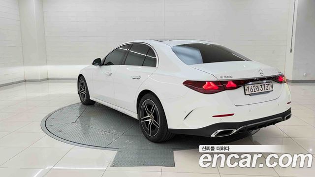 Mercedes-Benz E-Class 2025 — photo 2