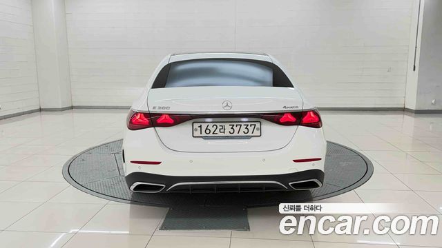 Mercedes-Benz E-Class 2025 — photo 3