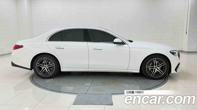 Mercedes-Benz E-Class 2025 — photo 5