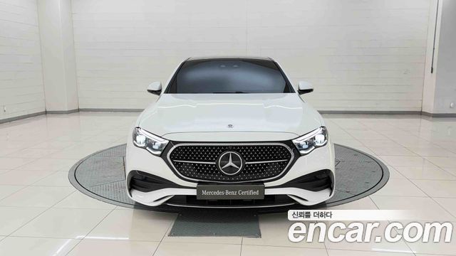 Mercedes-Benz E-Class 2025 — photo 7