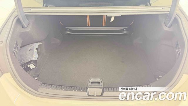 Mercedes-Benz E-Class 2025 — photo 11