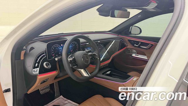 Mercedes-Benz E-Class 2025 — photo 12